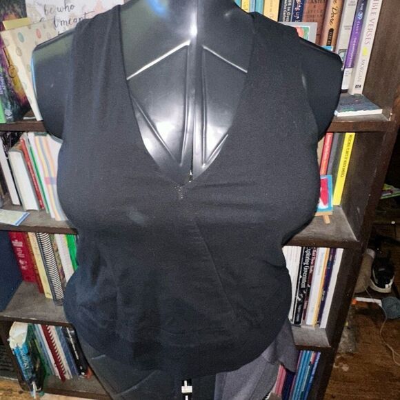 Madewell XS black minimalist elevated basic v-neck top - Picture 1 of 3